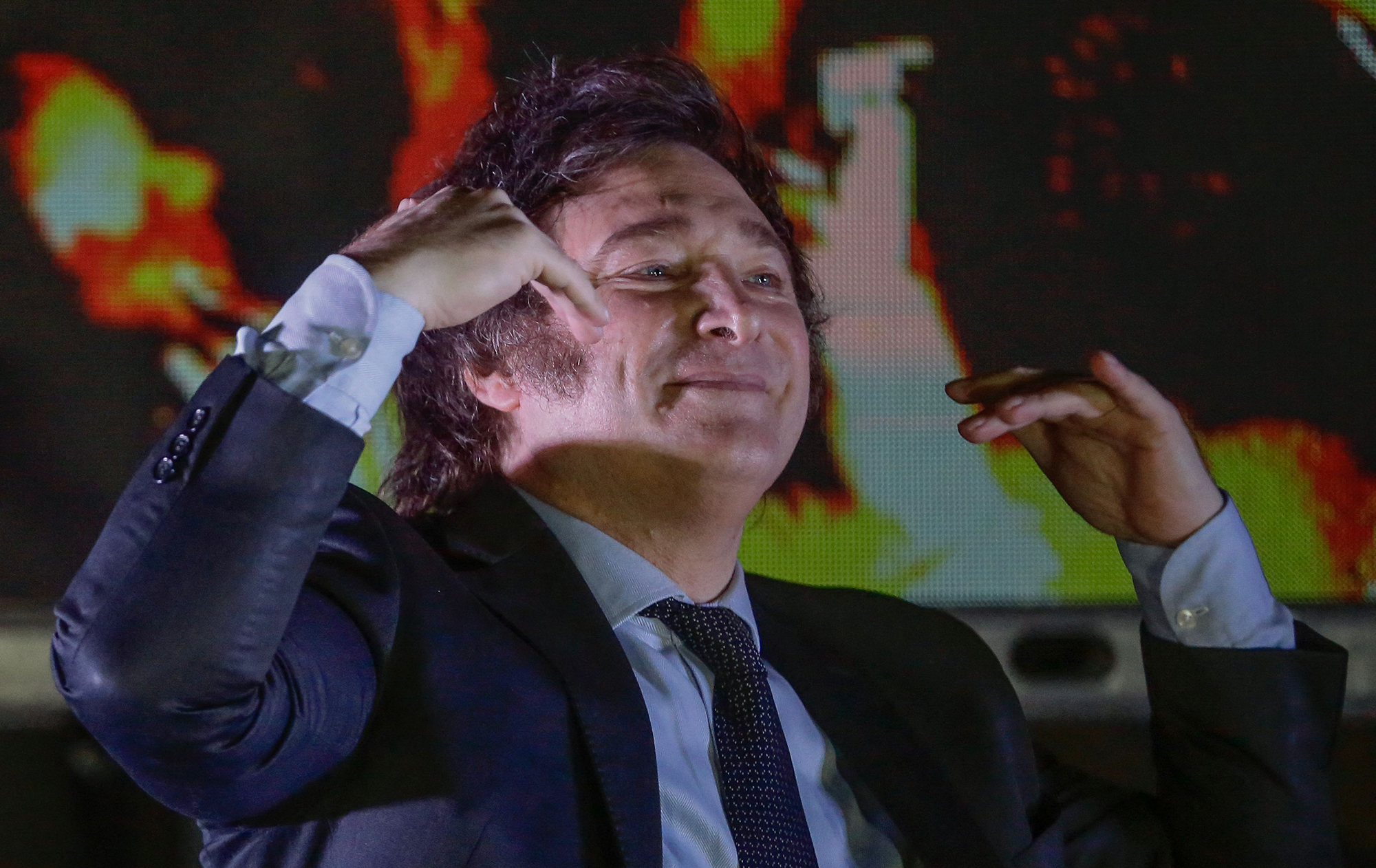 Звезда TikTok станет президентом Аргентины. Кто такой Хавьер Милей, обещавший сжечь Центробанк